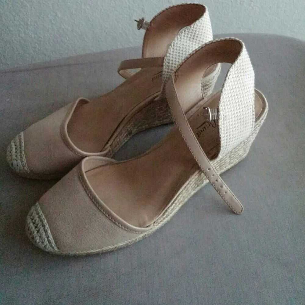 Lucky Brand platform 8 size